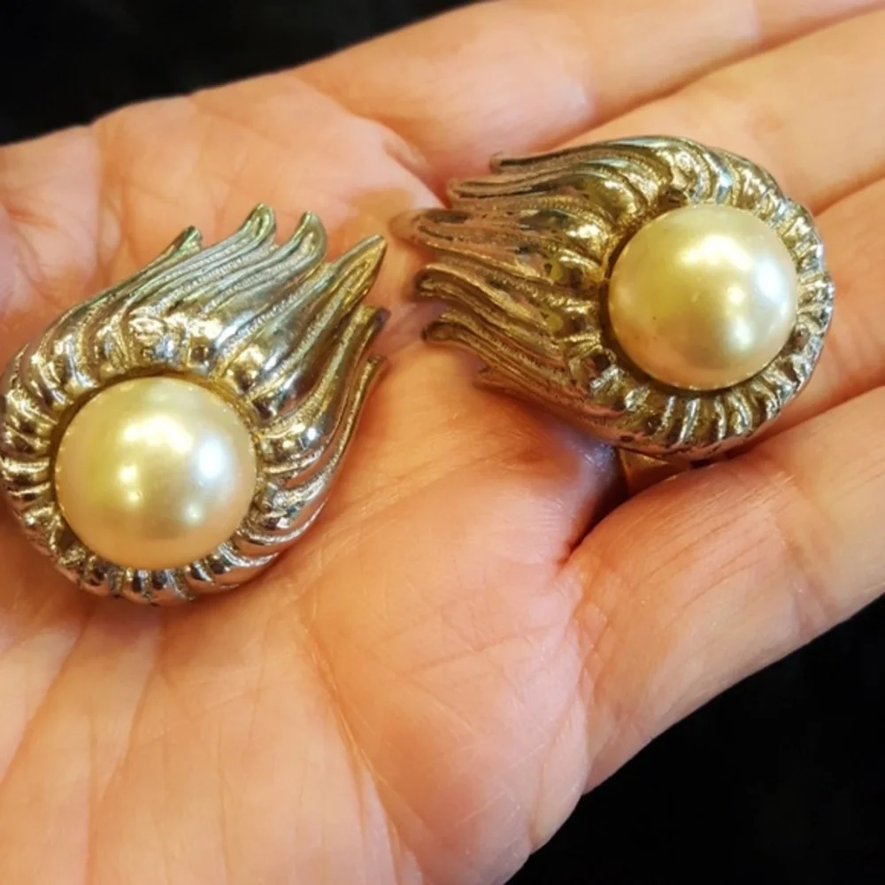 VTG‎ ANN VIEN SILVER PEARL CLIP EARRINGS